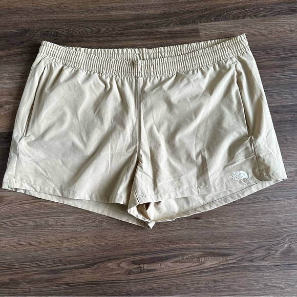 The North Face Womens Performance Shorts Beige XXL Lightweight Zip Pockets 3.5” - Picture 1 of 10